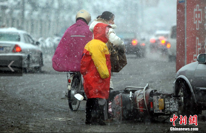  罗马客场遭遇暴雪，航班延误赛前险迟到  