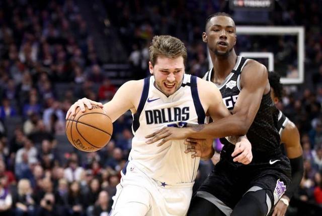  独行侠七人上双血洗开拓者  