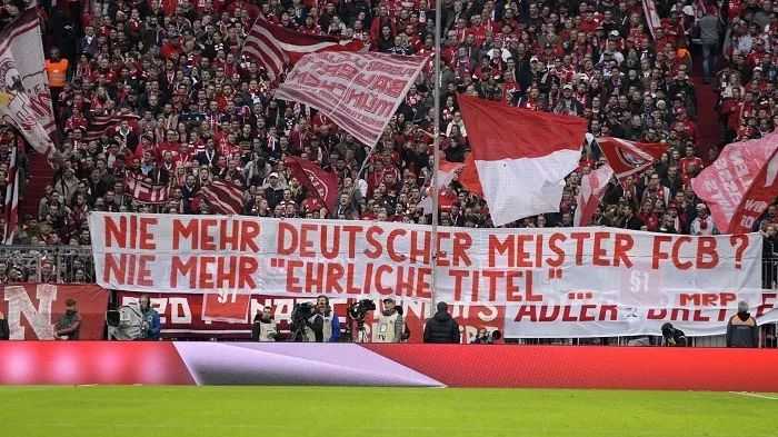  尼斯球迷拉横幅抗议俱乐部卖核心  