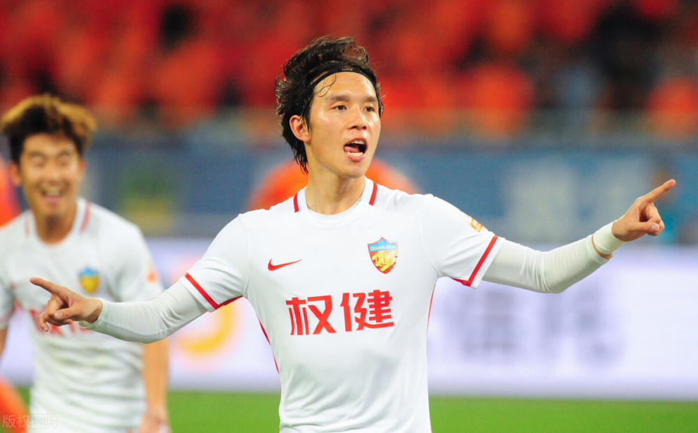  索肖边路传中制胜法宝，精准助攻助球队登顶积分榜